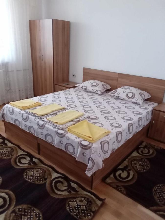 Къща За Гости Петрови Primorsko Exterior foto