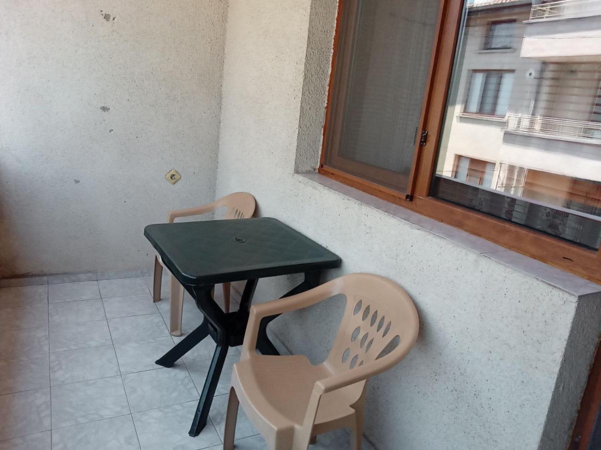 Къща За Гости Петрови Primorsko Exterior foto
