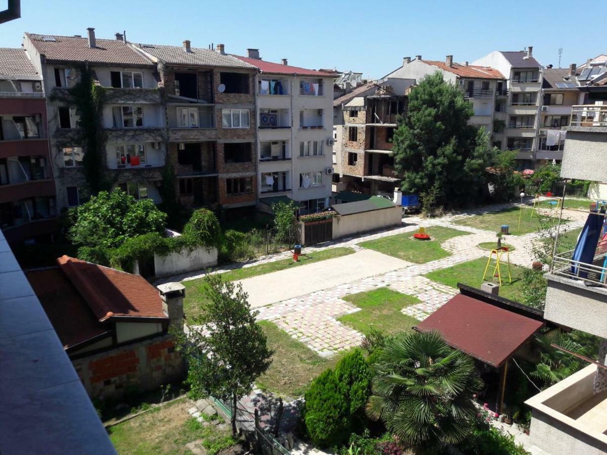 Къща За Гости Петрови Primorsko Exterior foto